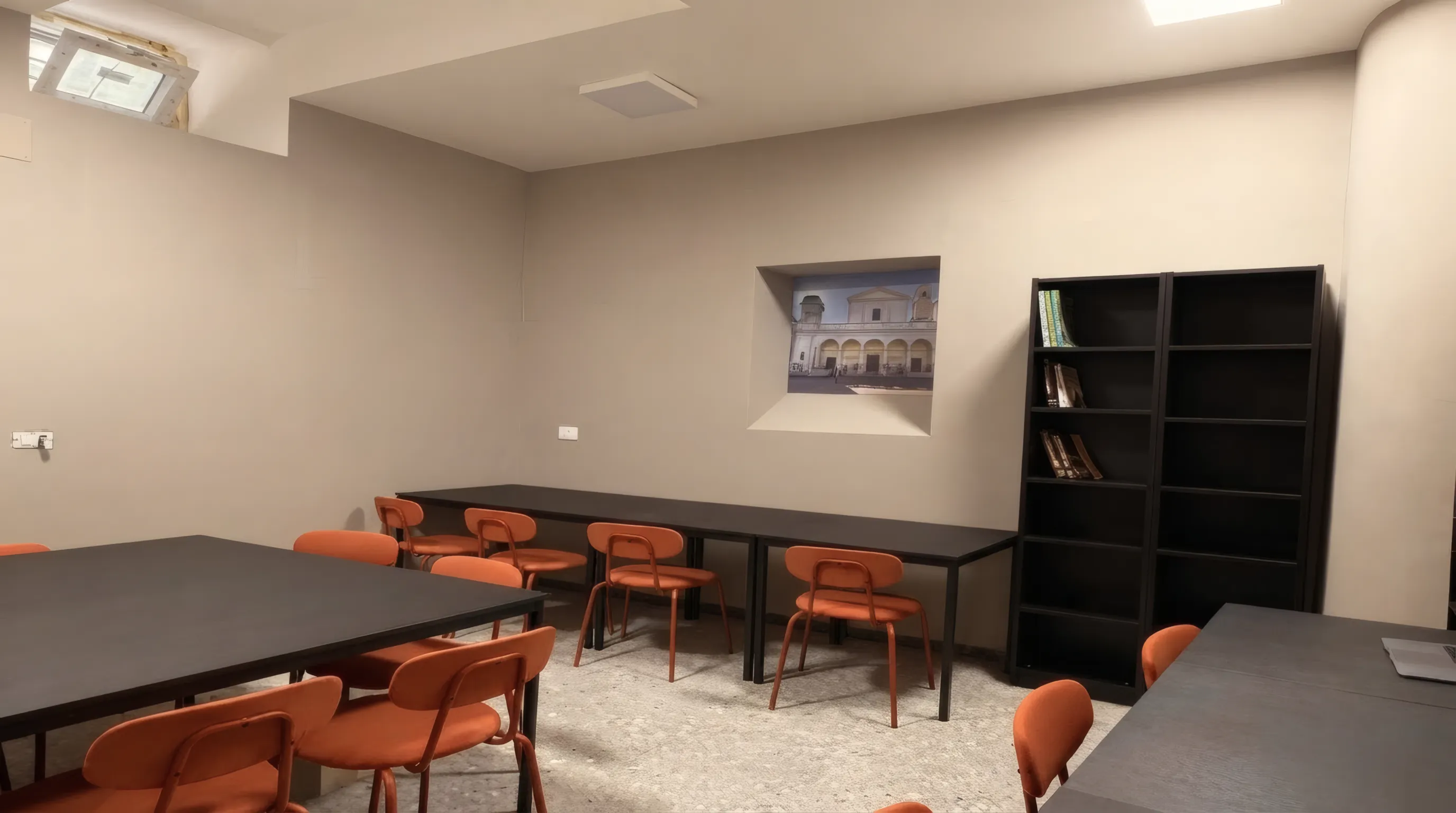 Sala studio con librerie