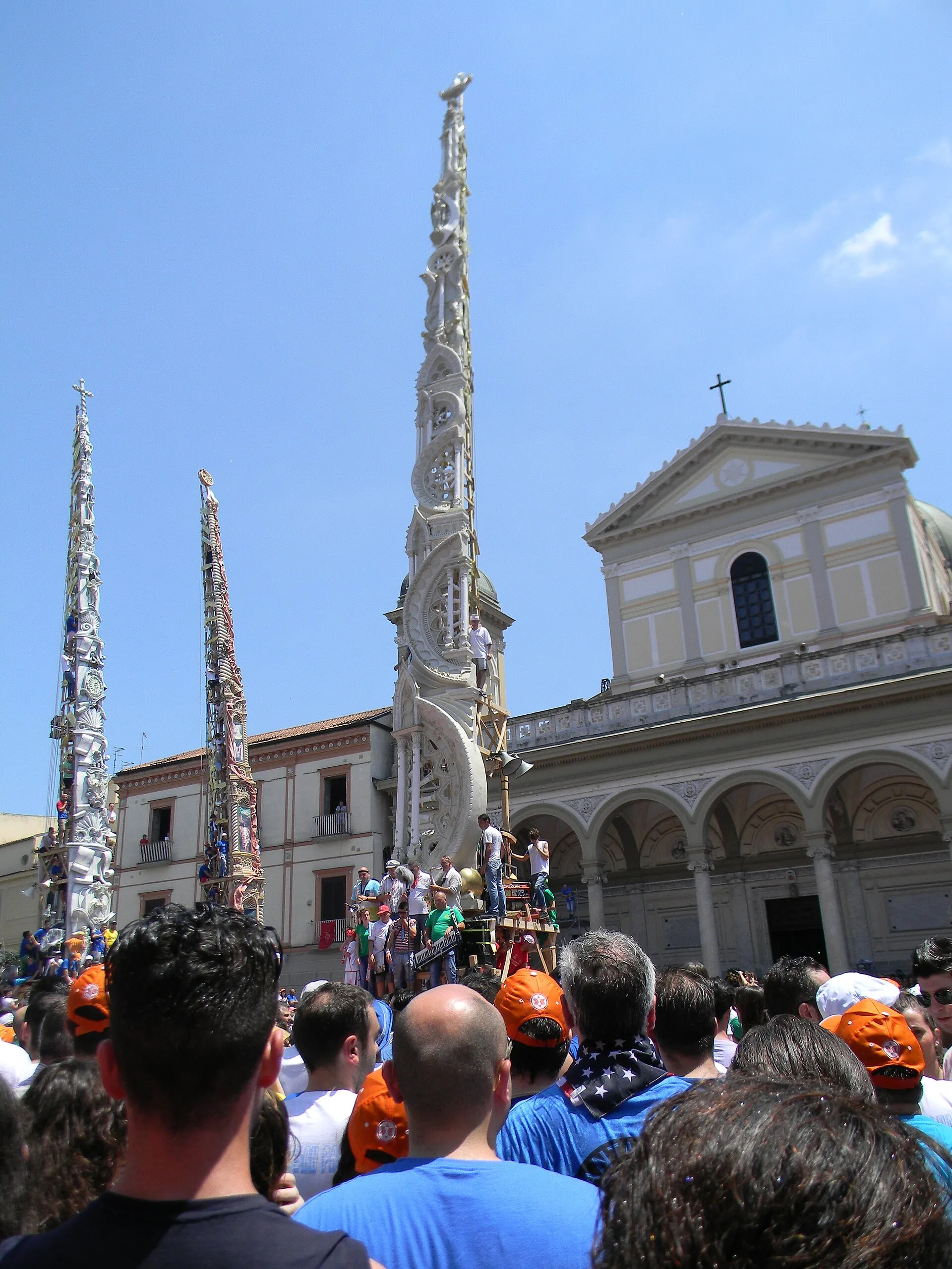 Un giglio della Festa dei Gigli in Piazza Duomo a Nola